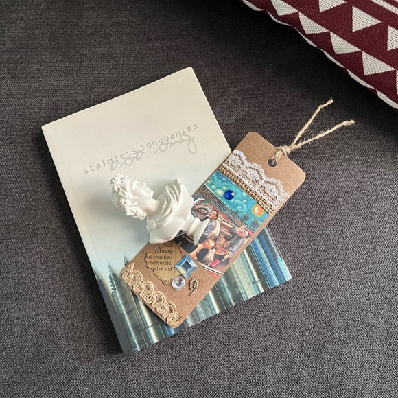 Filipino/Tagalog Book by Bob Ong, Bookmark & Mini Statue - Picture 3 of 9